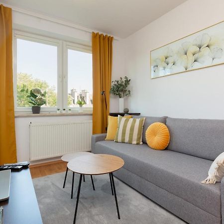 Cozy Apartment With Balcony Warszawa By Noclegi Renters Dış mekan fotoğraf