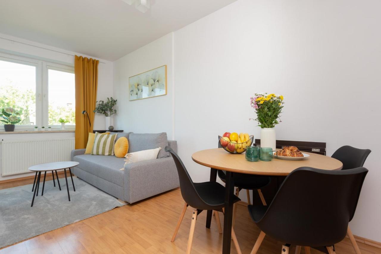 Cozy Apartment With Balcony Warszawa By Noclegi Renters Dış mekan fotoğraf