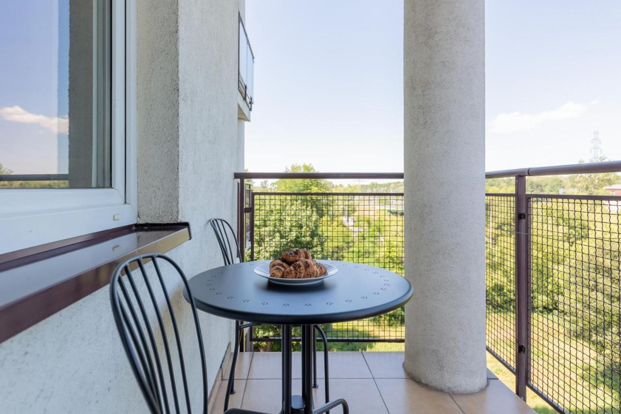 Cozy Apartment With Balcony Warszawa By Noclegi Renters Dış mekan fotoğraf