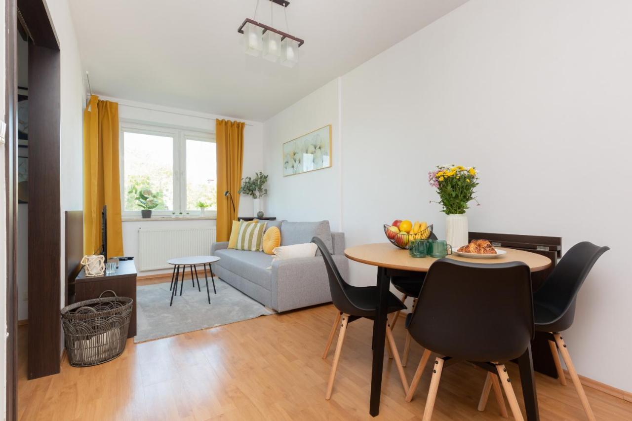 Cozy Apartment With Balcony Warszawa By Noclegi Renters Dış mekan fotoğraf