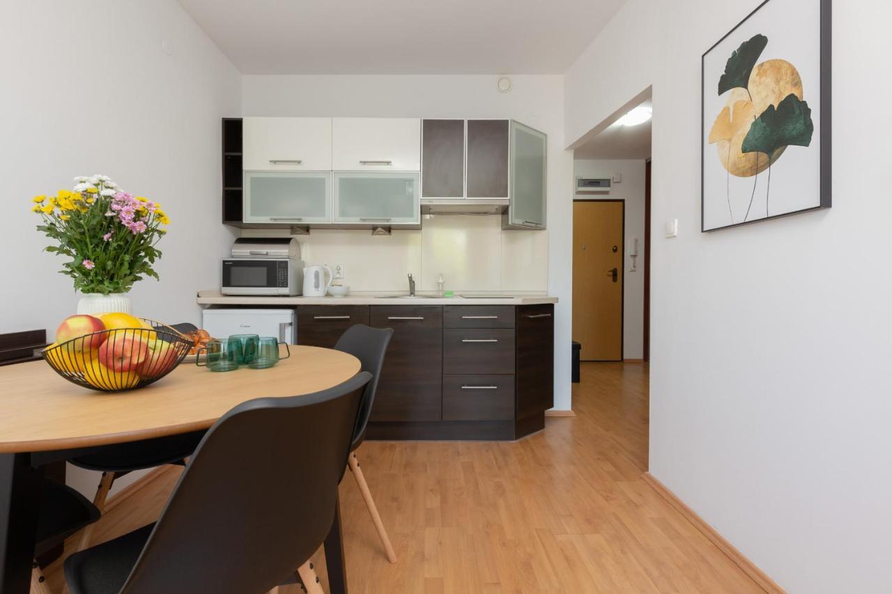 Cozy Apartment With Balcony Warszawa By Noclegi Renters Dış mekan fotoğraf