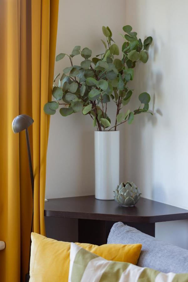 Cozy Apartment With Balcony Warszawa By Noclegi Renters Dış mekan fotoğraf
